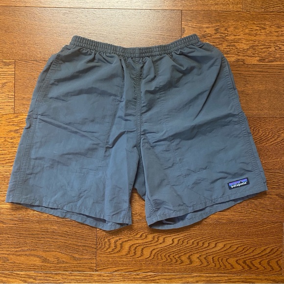 Patagonia Men's Baggies Dark Gray Shorts 6 in inseam size Small - Picture 1 of 10